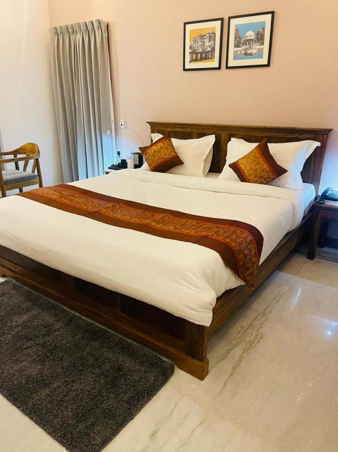 เธียรครห์ พาเลซ Hotel อุเดเปอร์ ภายนอก รูปภาพ