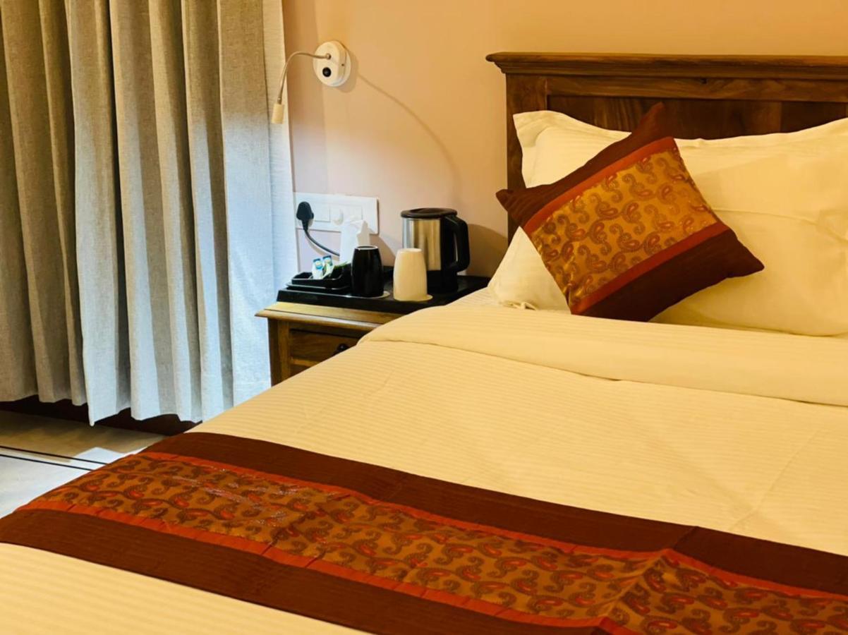 เธียรครห์ พาเลซ Hotel อุเดเปอร์ ภายนอก รูปภาพ